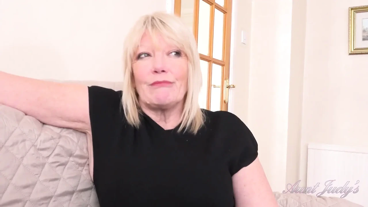 Dr. Amy Goodhead offers mature therapy in a POV session